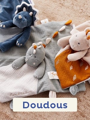 Noukies peluche sac range couche pyjamas + hochets porte sucette - Noukie's  | Beebs