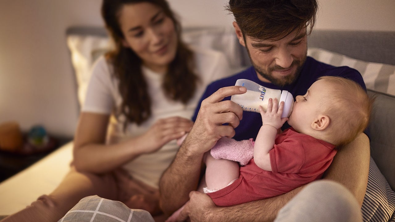 Philips Avent Lot de 2 tétines pour biberons Natural débit nouveau-né pour  les bébés de 0 mois et + (Modèle SCF040/27) : : Bébé et  Puériculture